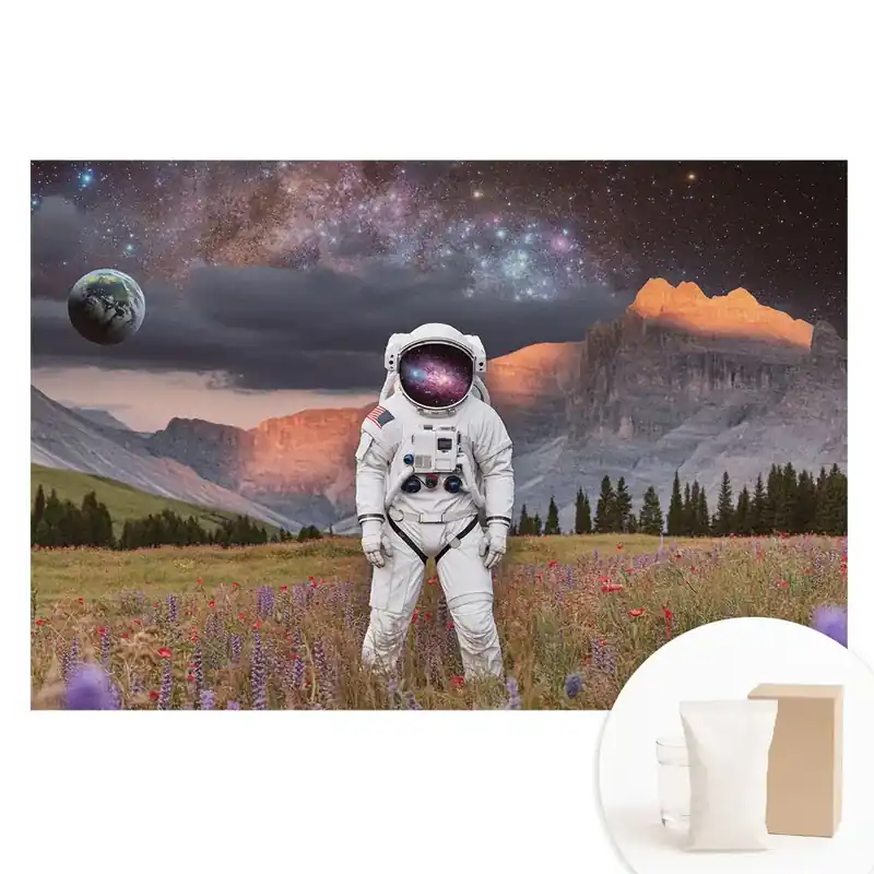 Tapet foto pe material nețesut Astronaut suprarealist în munți Ofertă