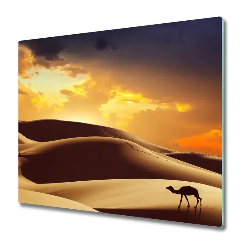 Cumpără online Tocător din sticlă Cămilă pe un fundal de dune