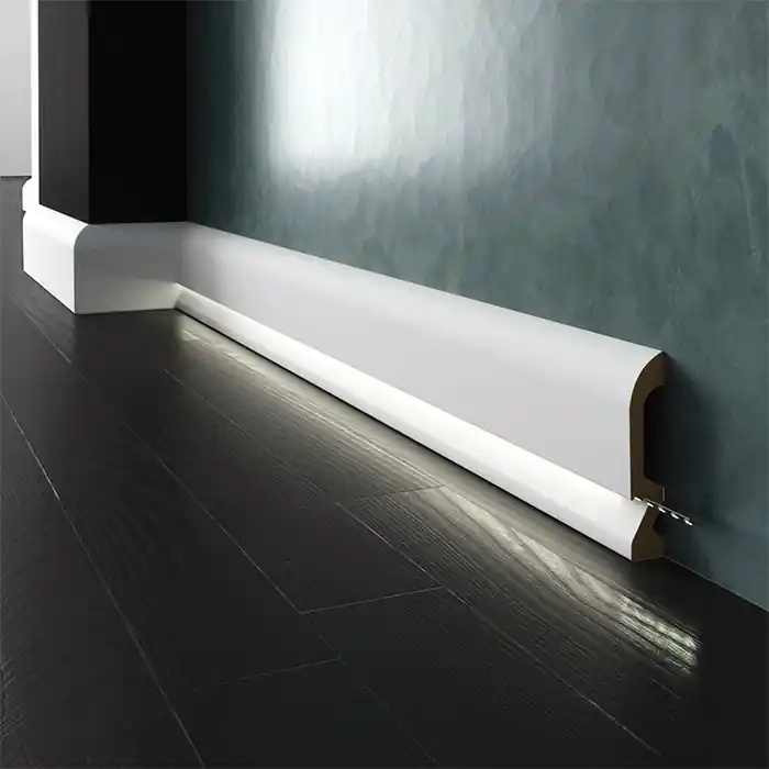 Plinta parchet alba polimer dur LED 244 x 10 x 2.1 cm Cezar LPC19LE Super ofertă